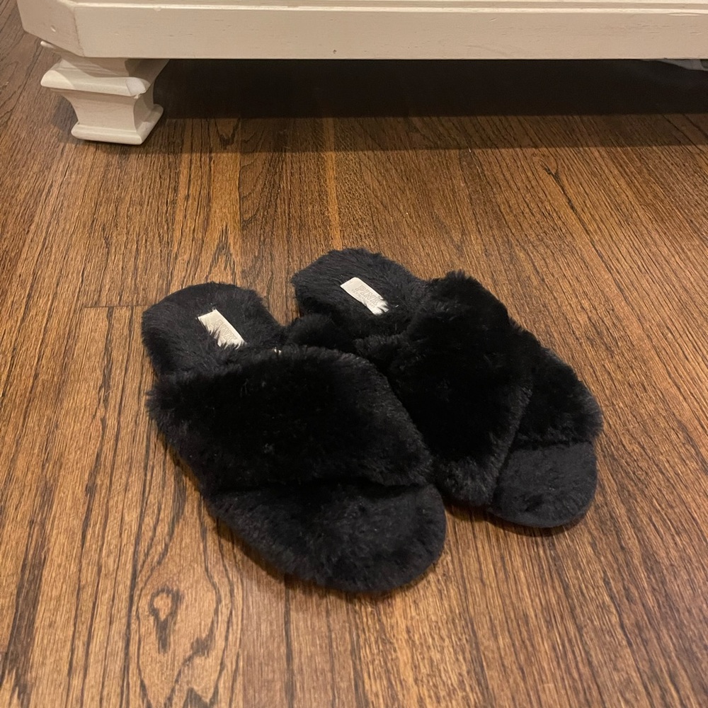 Slippers. Brand: Pink. Color: Black.